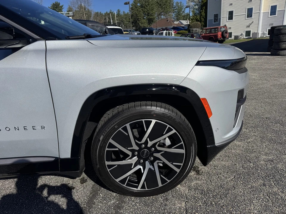 2025 Jeep Wagoneer S - Image 22 of 31