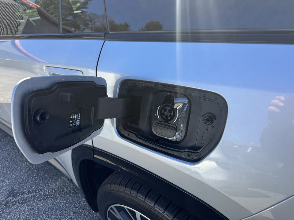 2025 Jeep Wagoneer S - Image 28 of 31