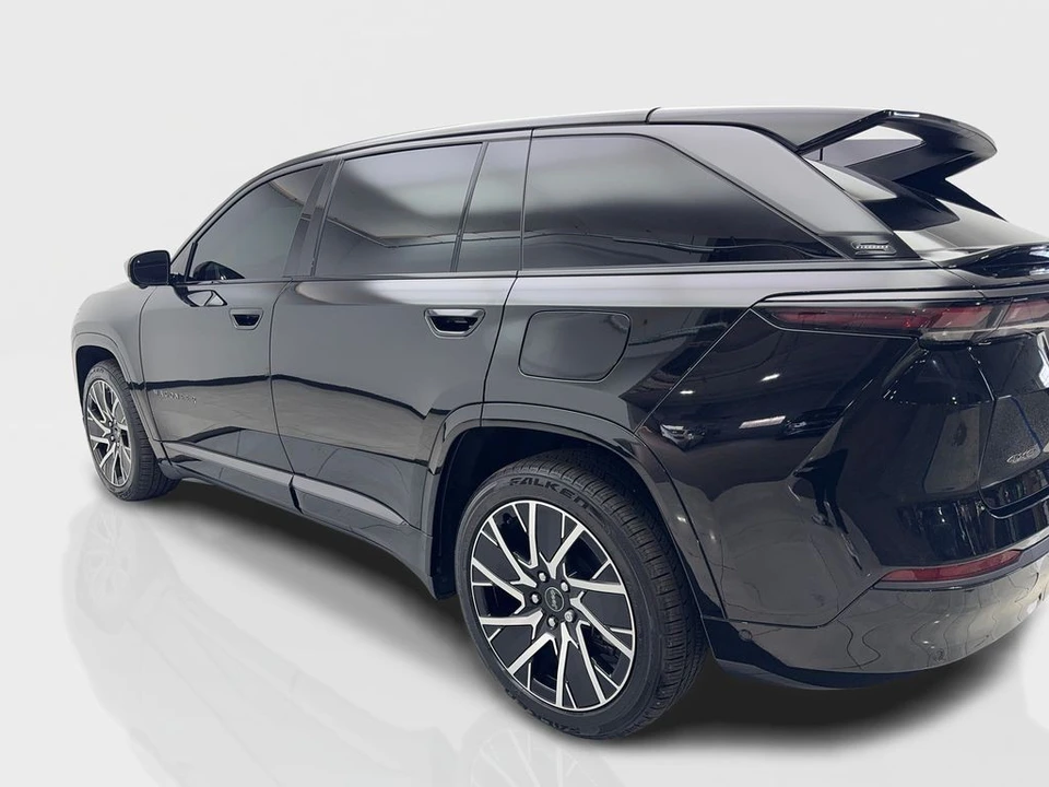 2025 Jeep Wagoneer S - Image 14 of 21