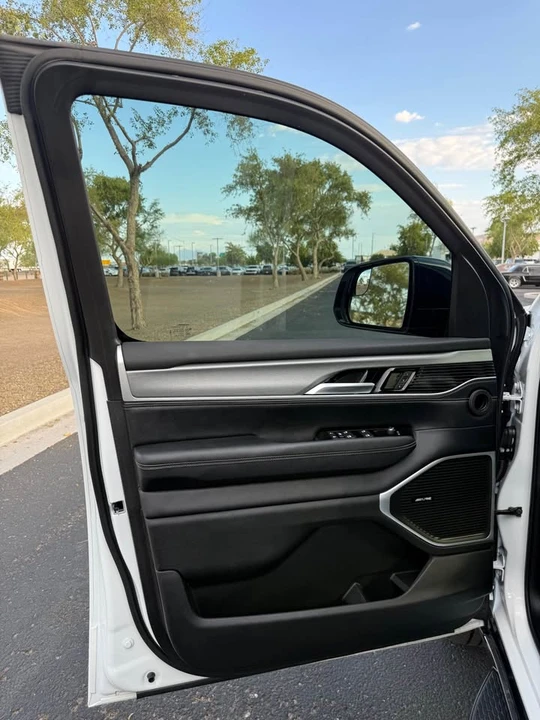 2025 Jeep WS Wagoneer - Image 17 of 19