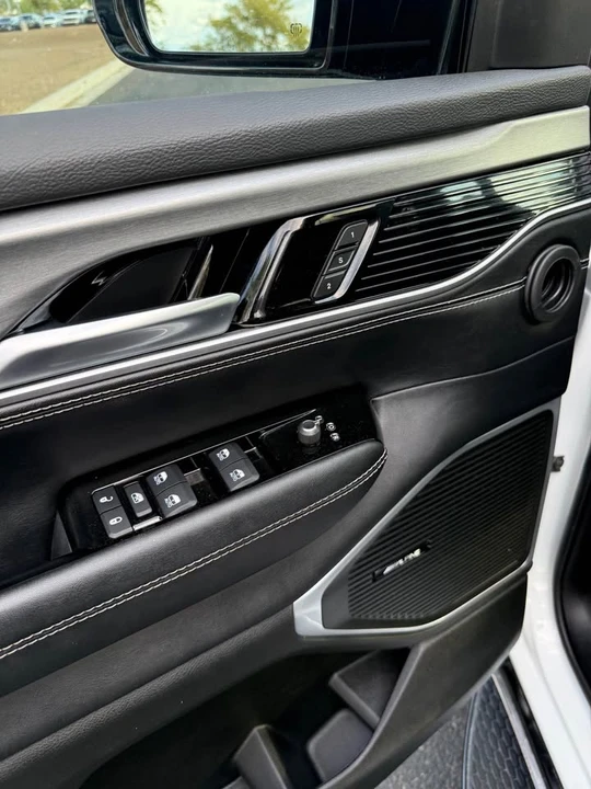 2025 Jeep WS Wagoneer - Image 18 of 19