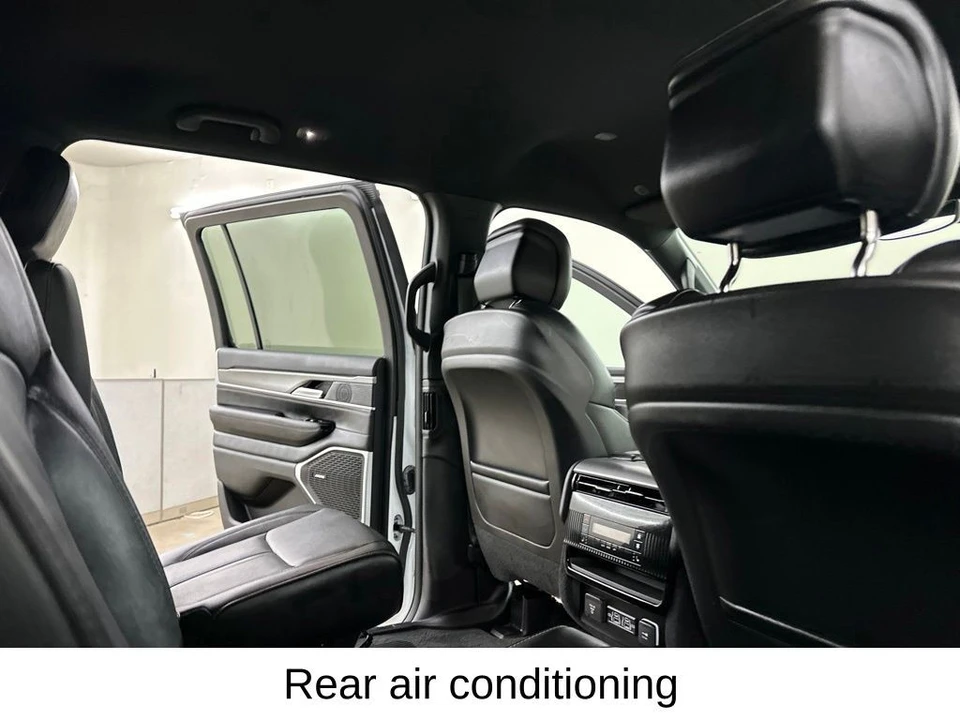 2025 Jeep WS Wagoneer - Image 23 of 31