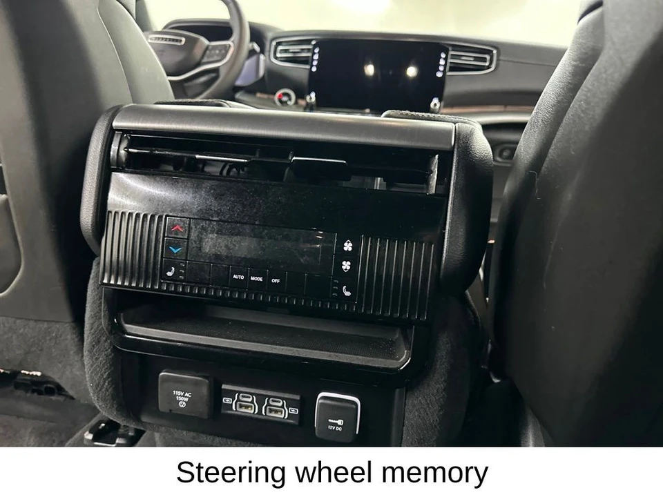 2025 Jeep WS Wagoneer - Image 25 of 31