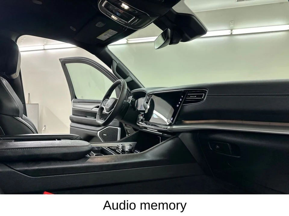 2025 Jeep WS Wagoneer - Image 19 of 31