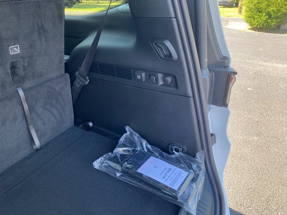 2025 Jeep WS Wagoneer - Image 11 of 12
