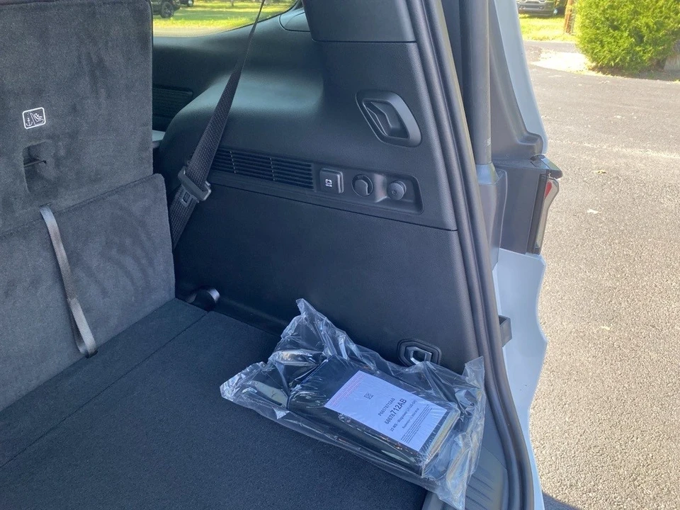 2025 Jeep WS Wagoneer - Image 11 of 12