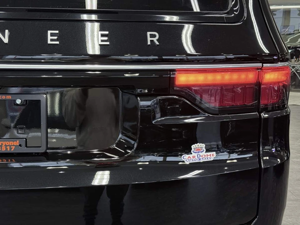 2025 Jeep WS Wagoneer - Image 11 of 31
