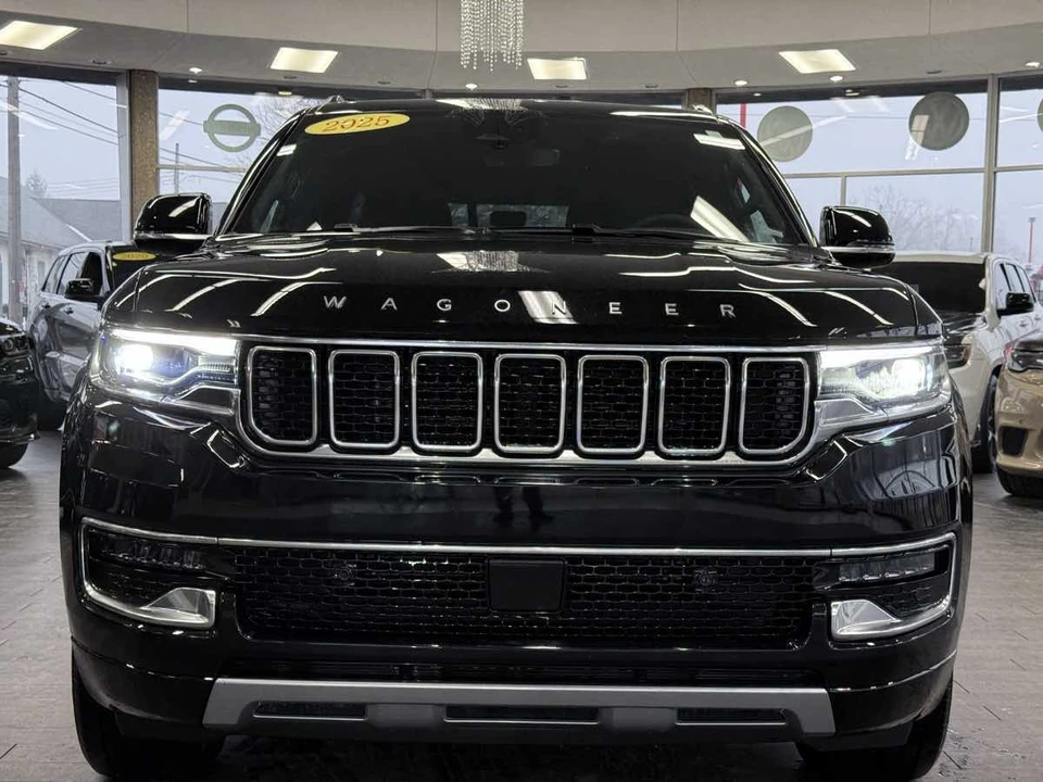 2025 Jeep WS Wagoneer - Image 19 of 31