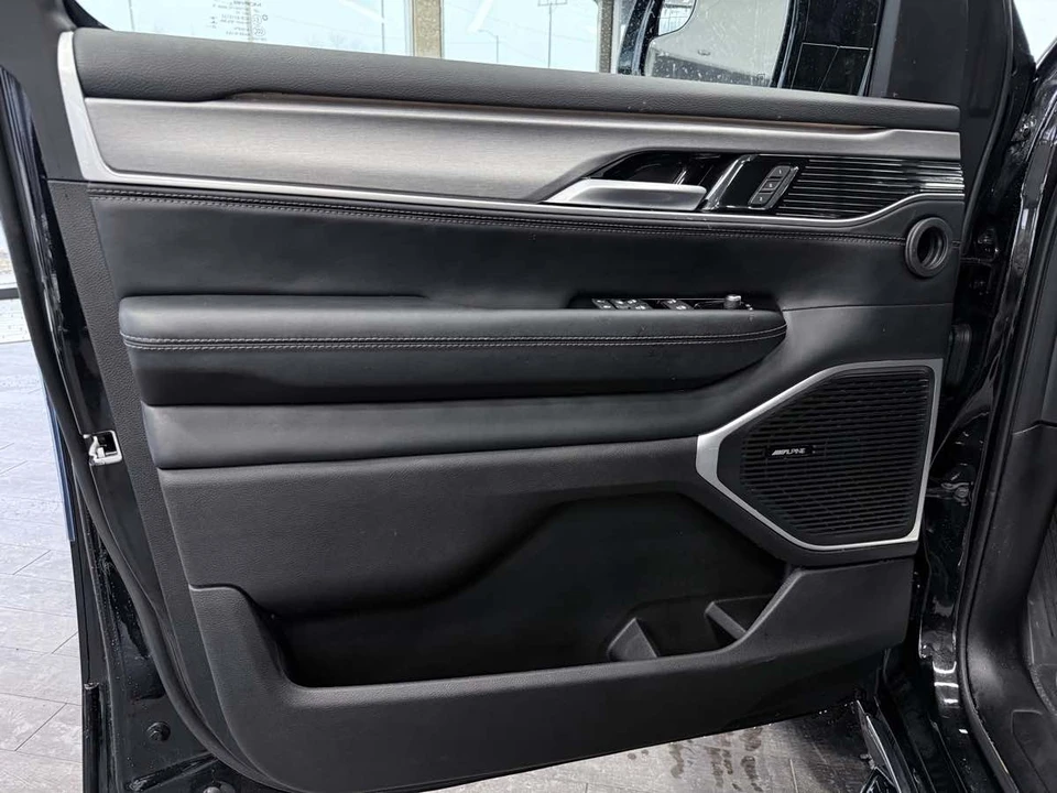 2025 Jeep - Image 25 of 31