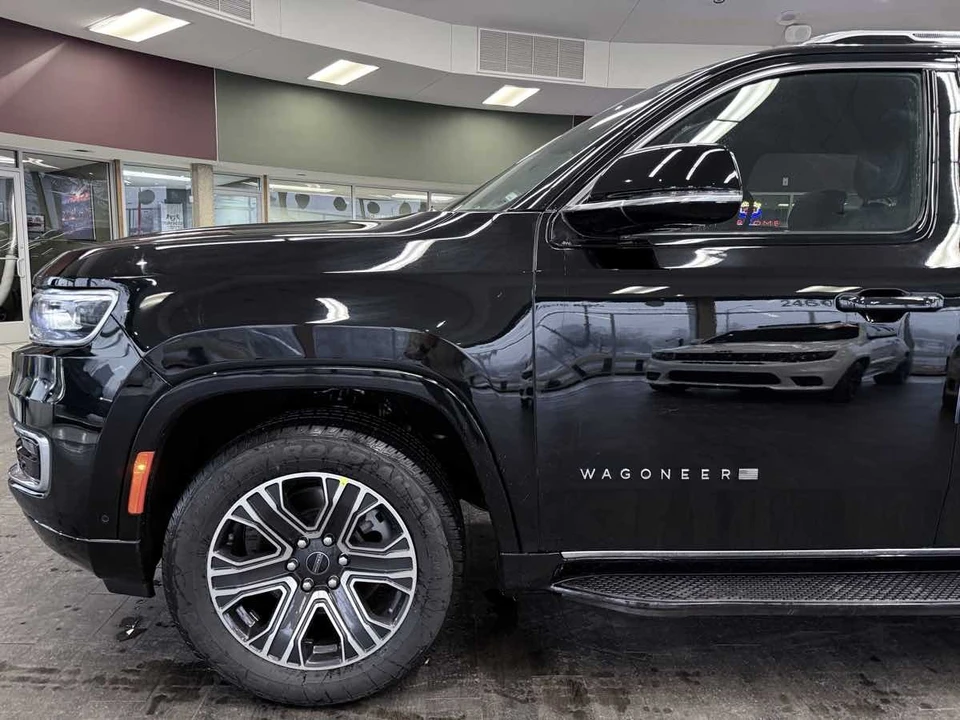 2025 Jeep WS Wagoneer - Image 15 of 31
