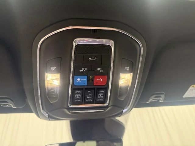 2025 Jeep WS Wagoneer - Image 16 of 30