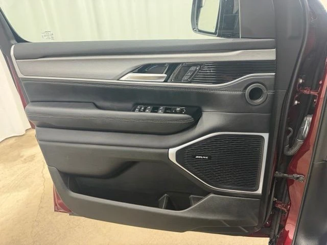 2025 Jeep WS Wagoneer - Image 15 of 30