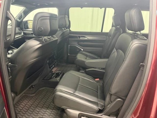 2025 Jeep WS Wagoneer - Image 20 of 30