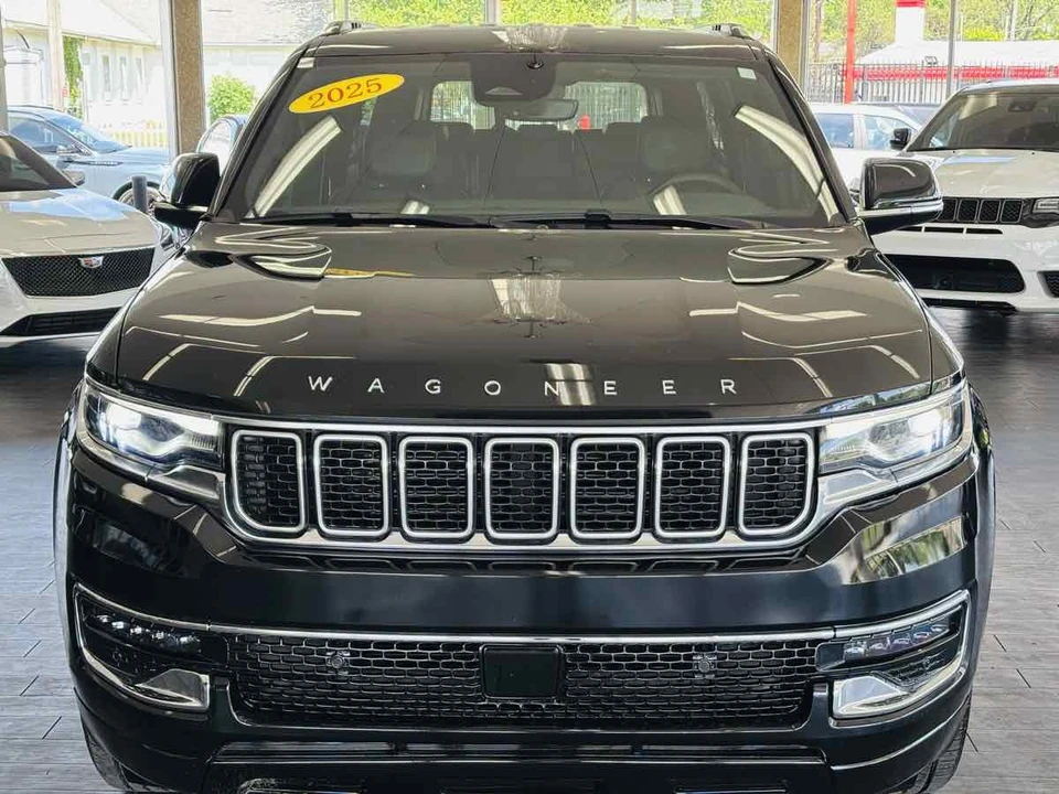 2025 Jeep WS Wagoneer - Image 18 of 31