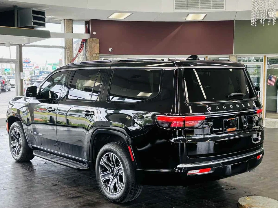 2025 Jeep WS Wagoneer - Image 15 of 31