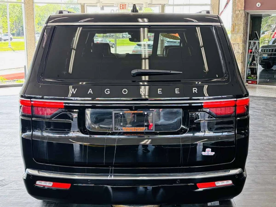 2025 Jeep WS Wagoneer - Image 11 of 31