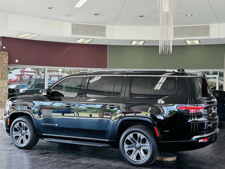 2025 Jeep WS Wagoneer - Image 13 of 31