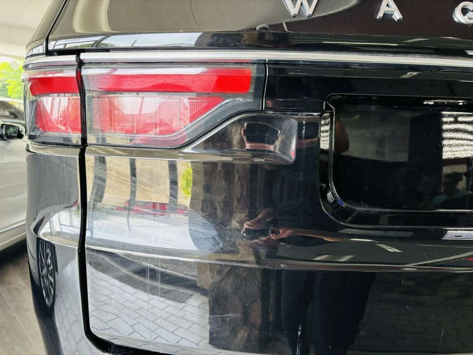 2025 Jeep WS Wagoneer - Image 13 of 31