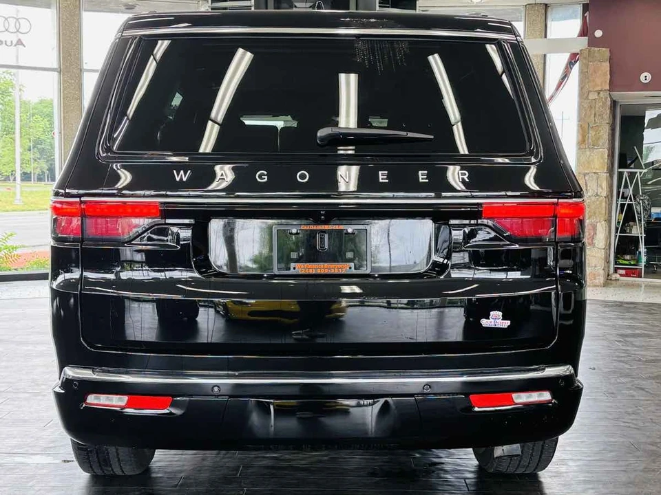 2025 Jeep WS Wagoneer - Image 11 of 31