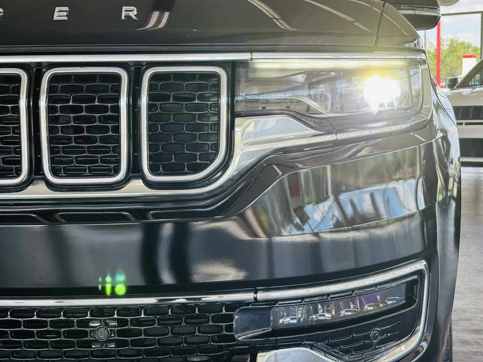 2025 Jeep WS Wagoneer - Image 17 of 31