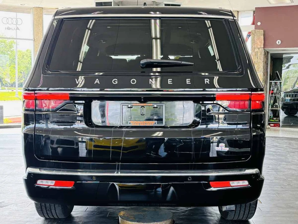 2025 Jeep WS Wagoneer - Image 9 of 31