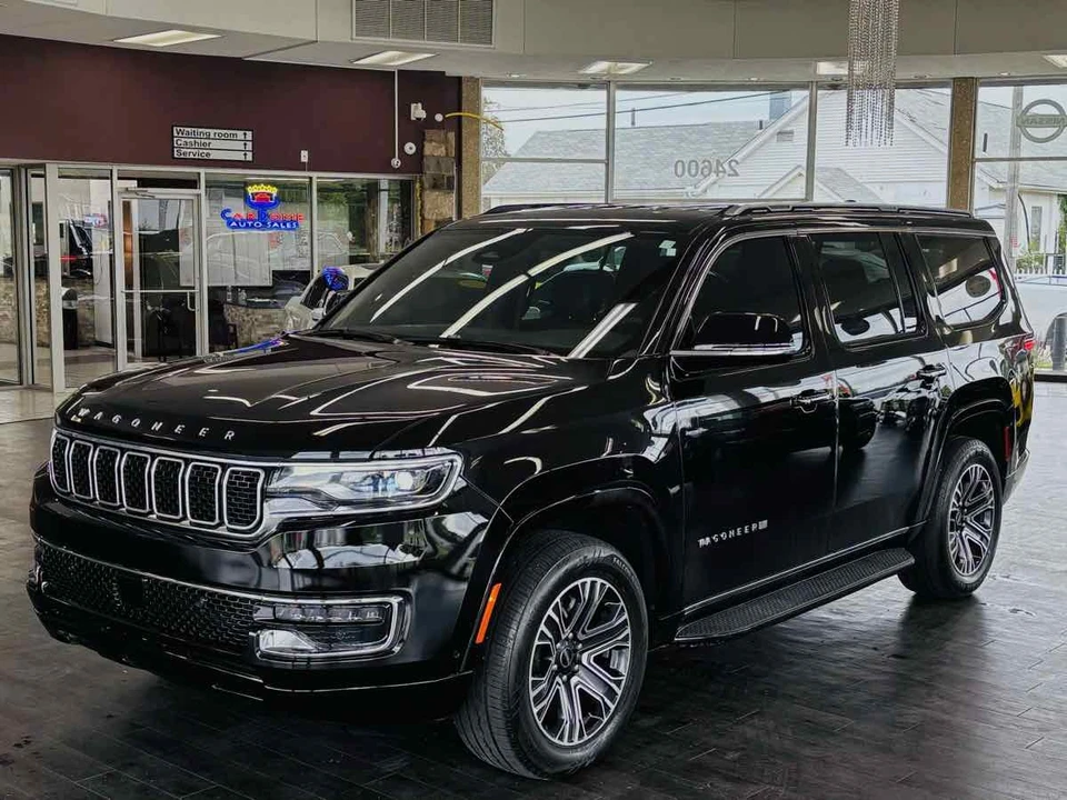 2025 Jeep WS Wagoneer - Image 18 of 31
