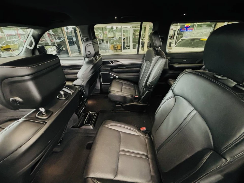 2025 Jeep - Image 30 of 31
