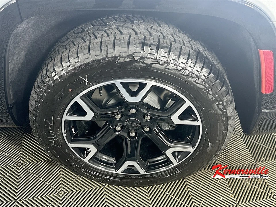2025 Jeep WS Wagoneer - Image 17 of 21