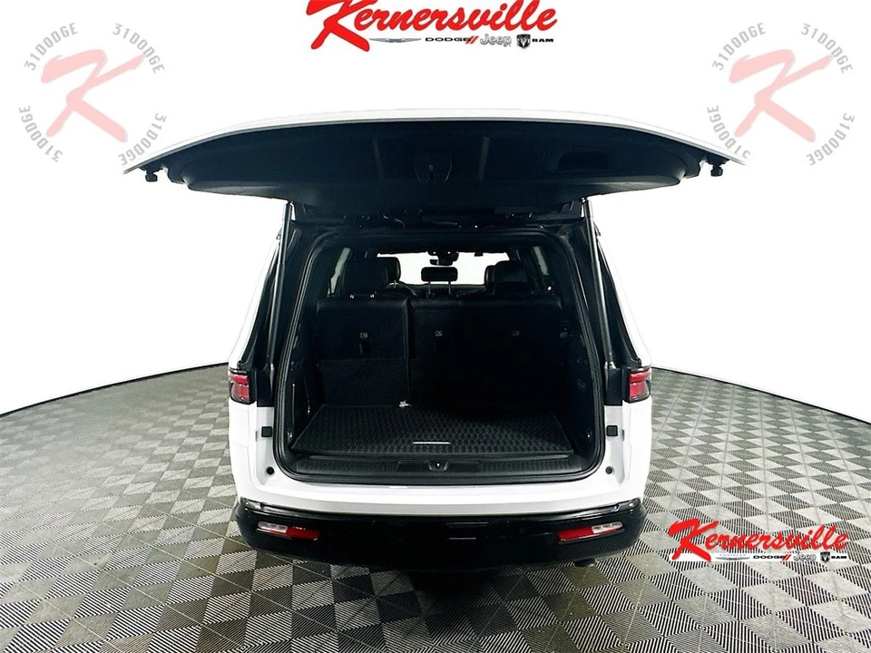 2025 Jeep WS Wagoneer - Image 16 of 21