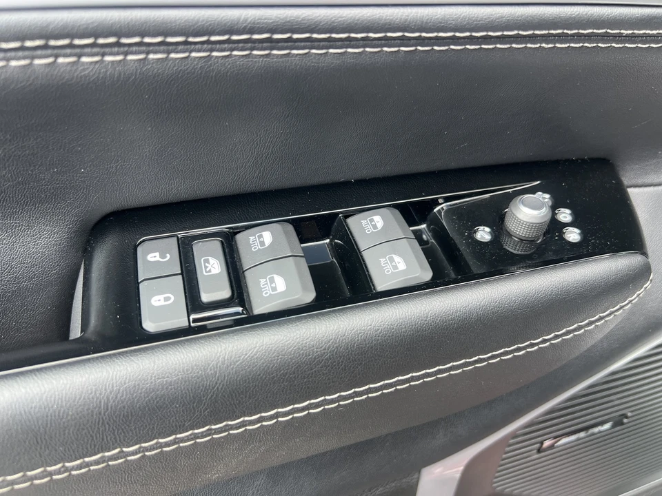 2025 Jeep WS Wagoneer - Image 18 of 31
