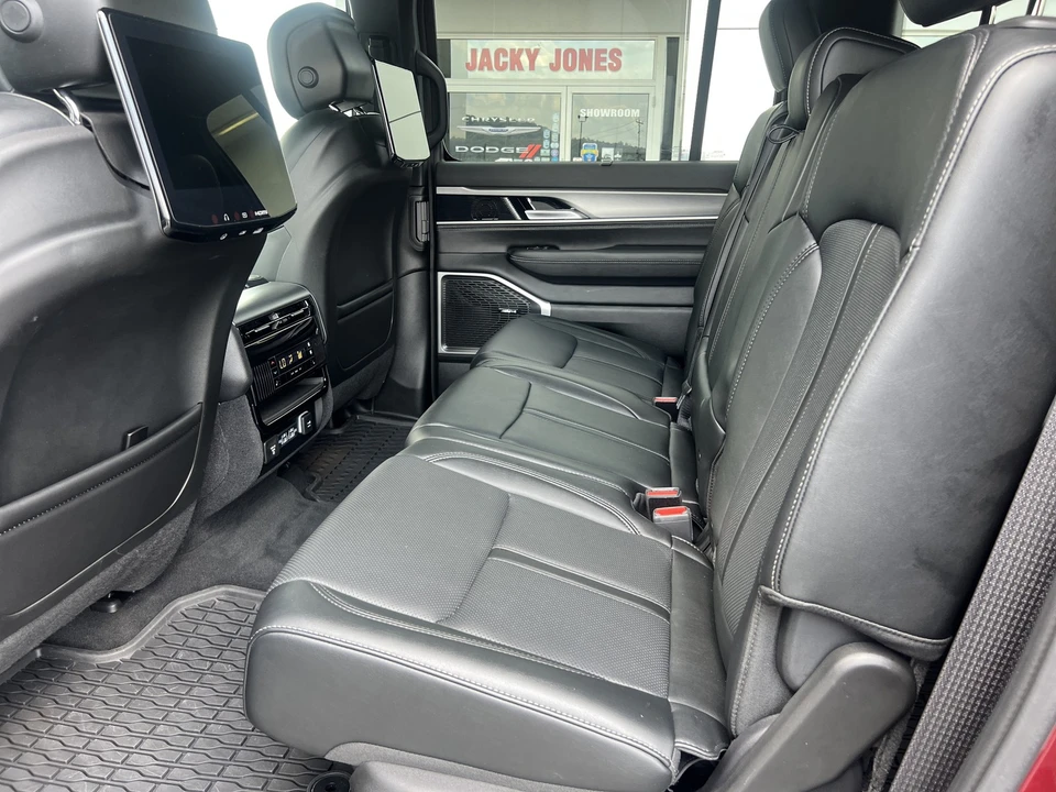 2025 Jeep WS Wagoneer - Image 12 of 31
