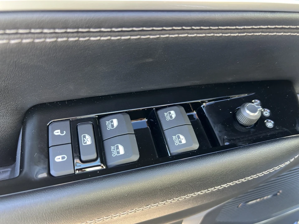 2025 Jeep WS Wagoneer - Image 17 of 21