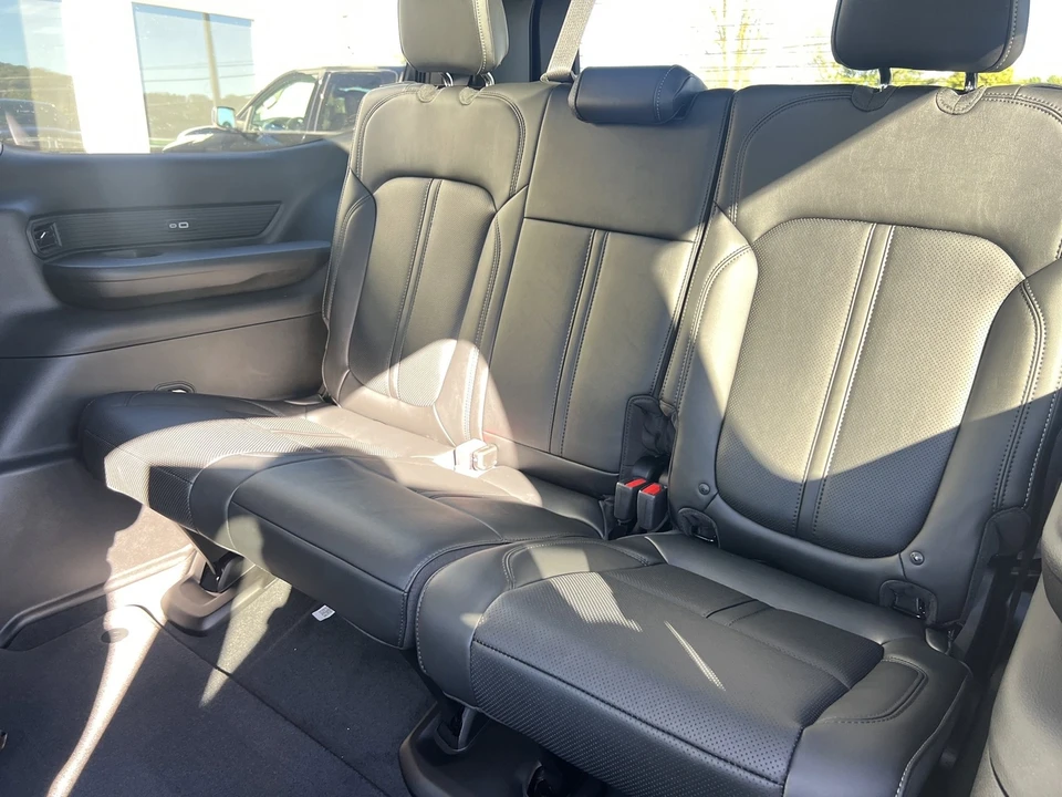 2025 Jeep WS Wagoneer - Image 11 of 21