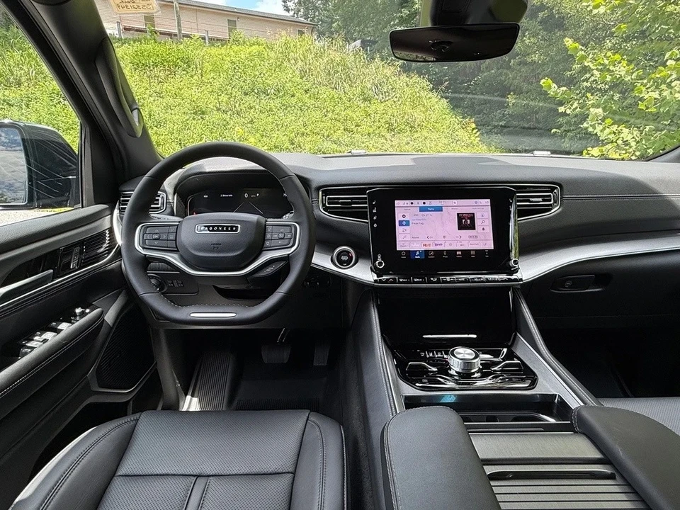 2025 Jeep WS Wagoneer - Image 11 of 21