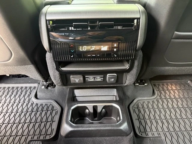 2025 Jeep WS Wagoneer - Image 18 of 21