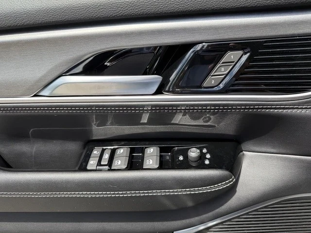 2025 Jeep WS Wagoneer - Image 13 of 21