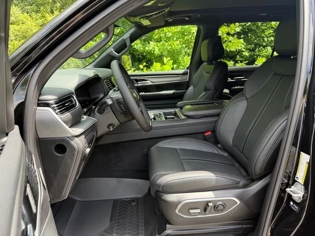 2025 Jeep WS Wagoneer - Image 12 of 21