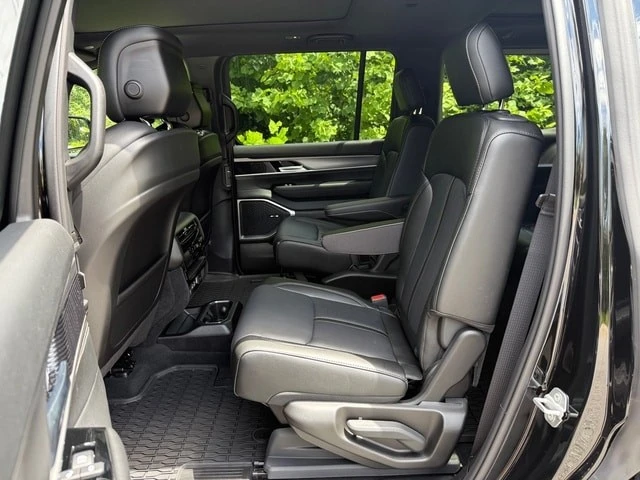2025 Jeep WS Wagoneer - Image 16 of 21