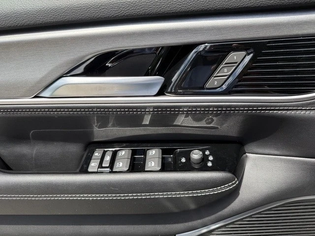2025 Jeep WS Wagoneer - Image 13 of 21