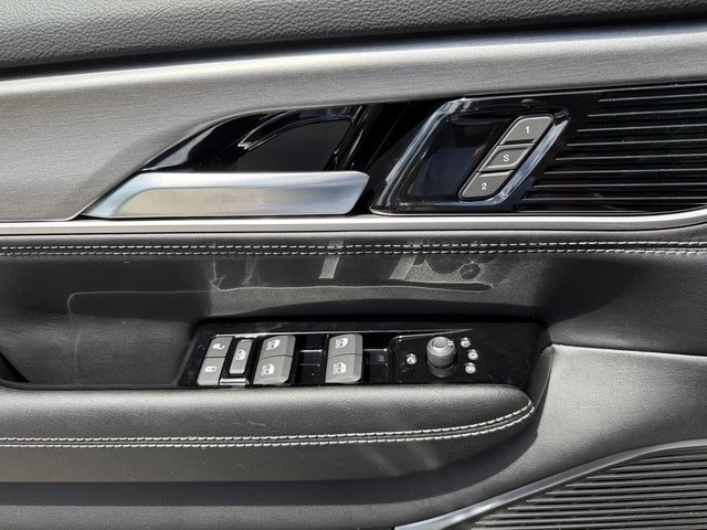 2025 Jeep WS Wagoneer - Image 13 of 21