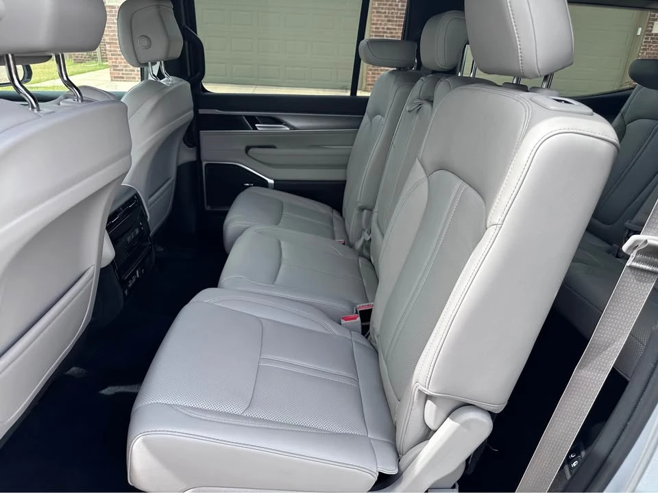 2025 Jeep WS Wagoneer - Image 11 of 16