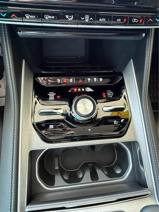2025 Jeep WS Wagoneer - Image 9 of 15