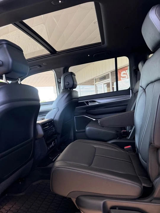 2025 Jeep WS Wagoneer - Image 11 of 15