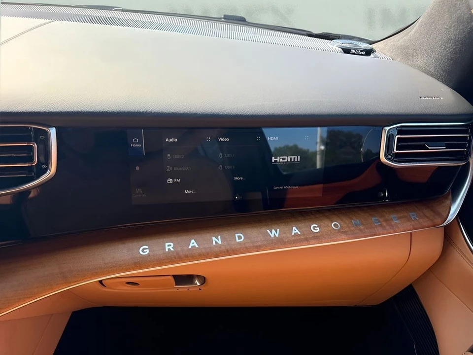 2025 Jeep WS Wagoneer - Image 14 of 31