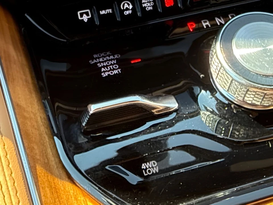 2025 Jeep WS Wagoneer - Image 25 of 31