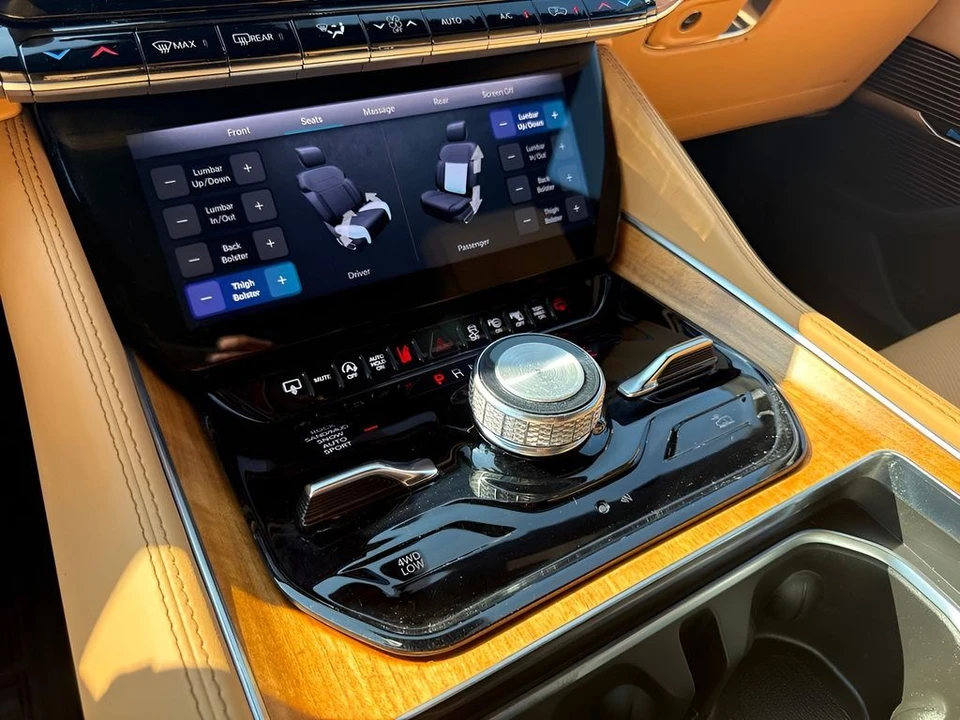 2025 Jeep WS Wagoneer - Image 16 of 31