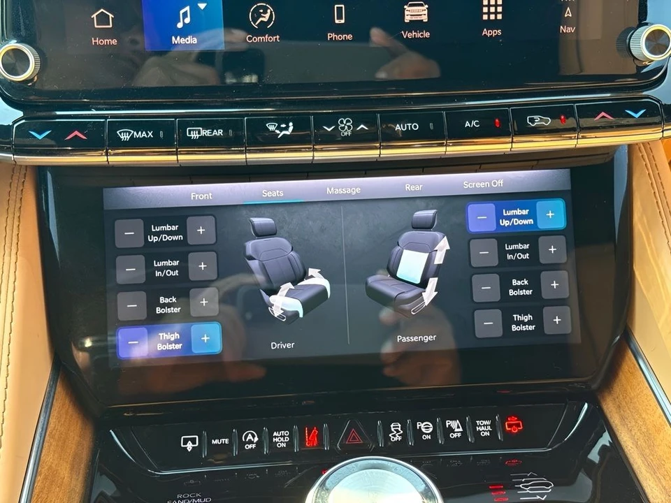 2025 Jeep WS Wagoneer - Image 18 of 31