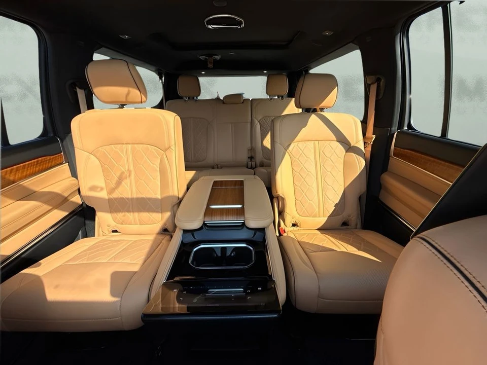 2025 Jeep WS Wagoneer - Image 11 of 31