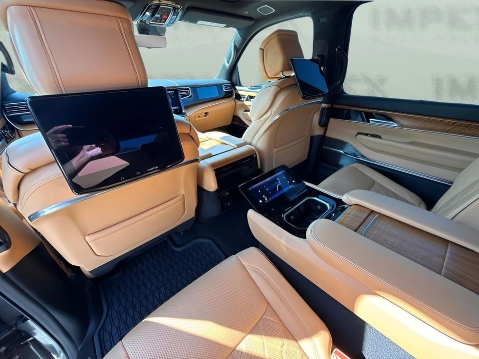 2025 Jeep WS Wagoneer - Image 12 of 31
