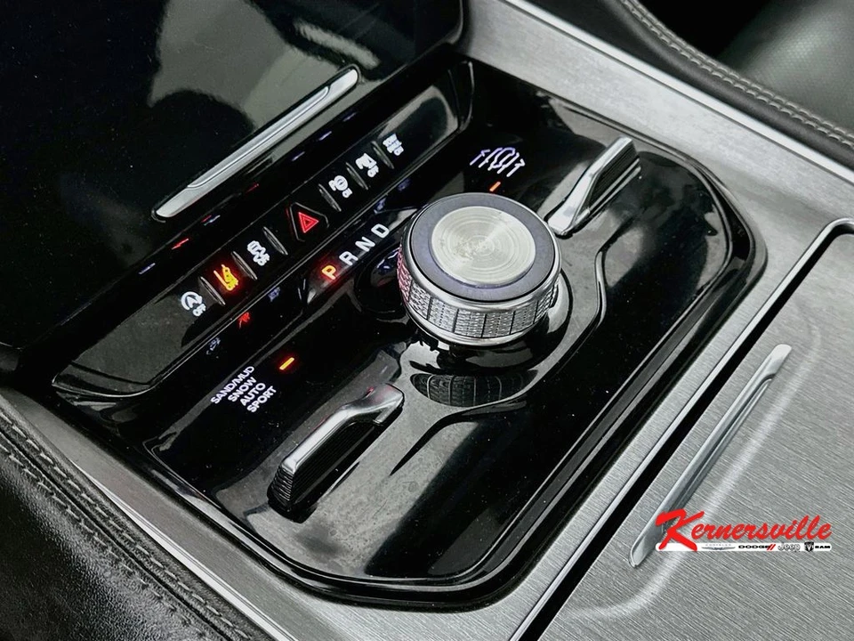 2025 Jeep WS Wagoneer - Image 16 of 24